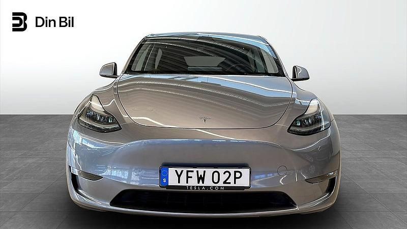 Begagnad Tesla Model Y Long Range AWD 378 kW (514 HK) 2023 Grå SUV