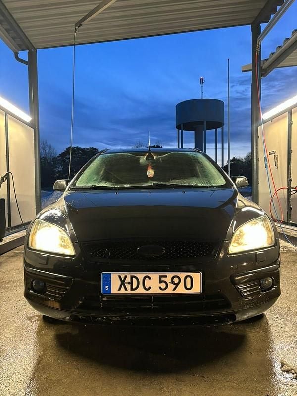 Begagnad Ford Focus 125 HK (91 kW) 2006 Kombi