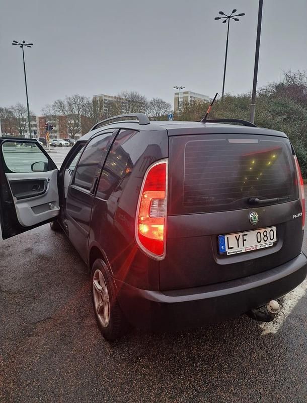 Begagnad Skoda Roomster 90 HK (66 kW) 2012 Minibuss