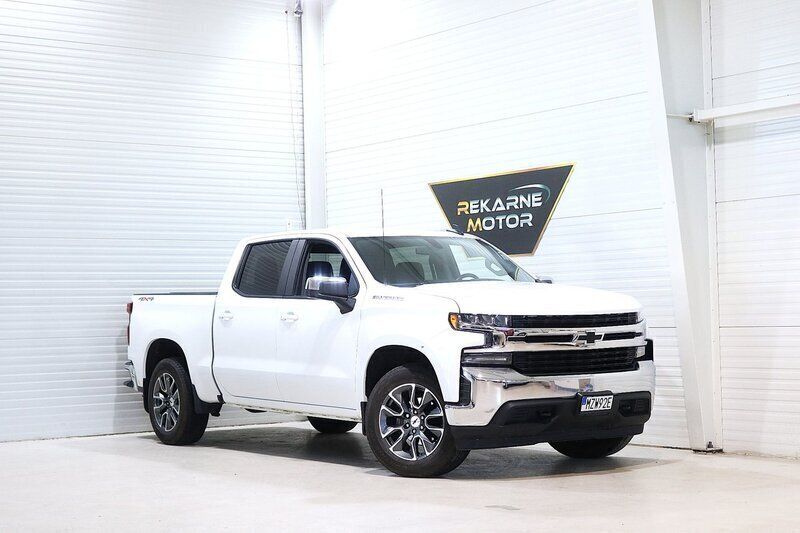 Vit Begagnad 2022 Chevrolet Silverado Van | 599 000 kr - Bild 1/3