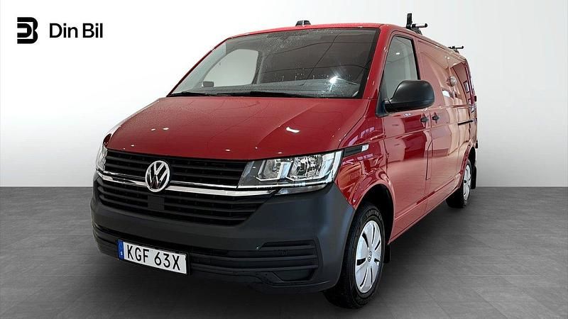 Röd (körsbärsröd) Begagnad 2023 VW T6.1 Van | 369 900 kr - Bild 1/4