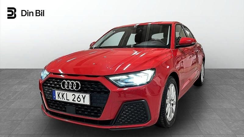 Röd Begagnad 2023 Audi A1 Sportback Proline Halvkombi | 229 000 kr (Marknadspris) - Bild 1/4