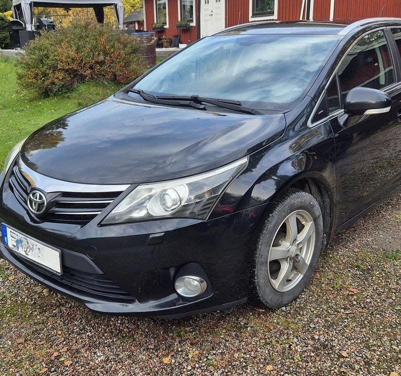 Svart Begagnad 2014 Toyota Avensis Edition Kombi | 76 000 kr (Marknadspris) - Bild 1/4