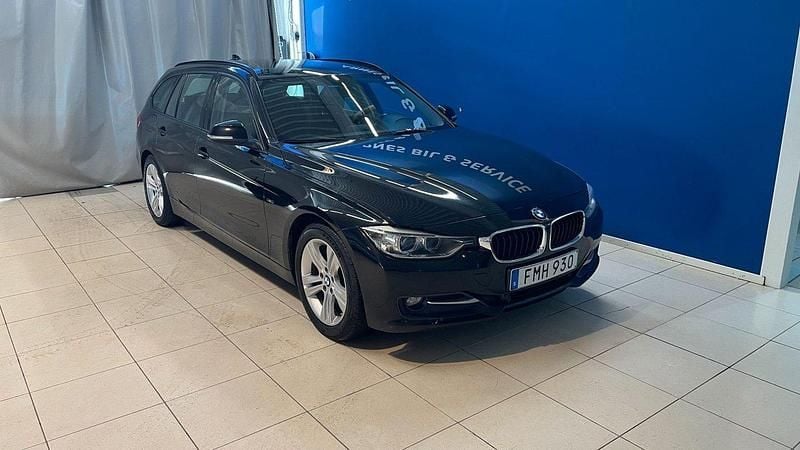 Svart Begagnad 2013 BMW 320 Sport Line Kombi | 169 900 kr (Lite dyr) - Bild 1/4
