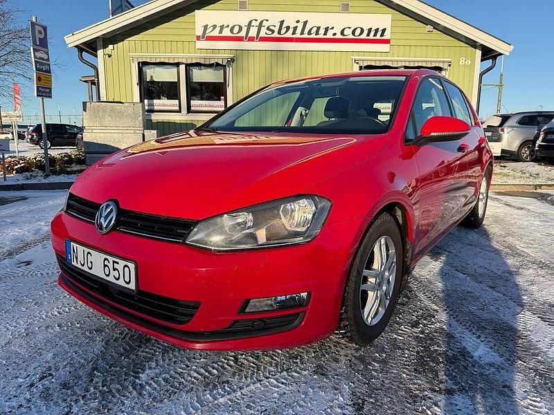 Begagnad VW Golf VII 122 HK (89 kW) 2013 Röd Halvkombi