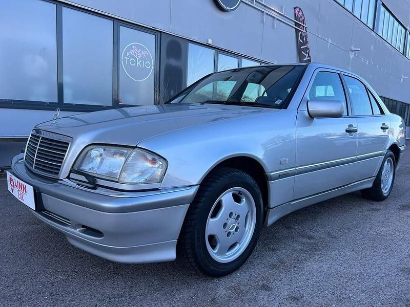 Begagnad 1997 Mercedes C240 Elegance Sedan | 88 999 kr - Bild 1/4