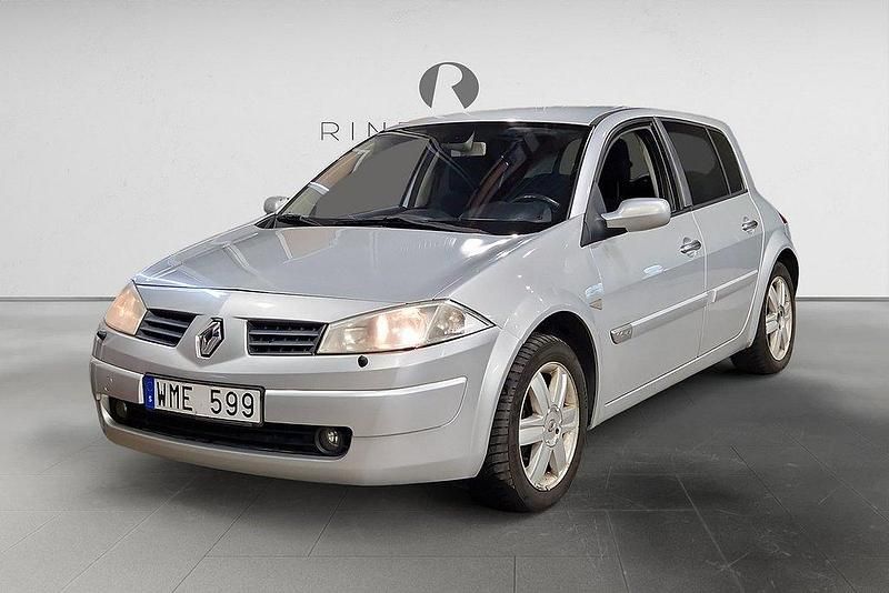 Ljusgrå Begagnad 2004 Renault Mégane II Halvkombi | 13 900 kr (Bra pris) - Bild 1/3