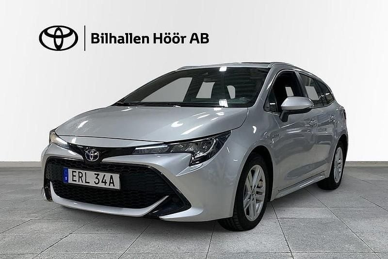 Silver Begagnad 2019 Toyota Corolla Active Kombi | 209 900 kr (Marknadspris) - Bild 1/3