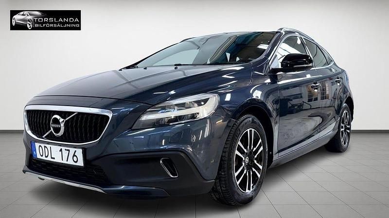 Blåmetallic Begagnad 2017 Volvo V40 CC Momentum Kombi | 129 900 kr (Marknadspris) - Bild 1/4