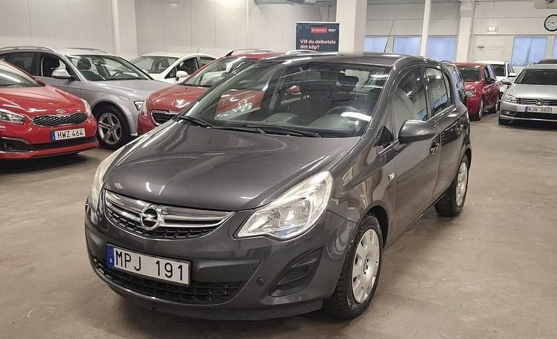 Grå Begagnad 2012 Opel Corsa Enjoy Halvkombi | 59 999 kr (Marknadspris) - Bild 1/4