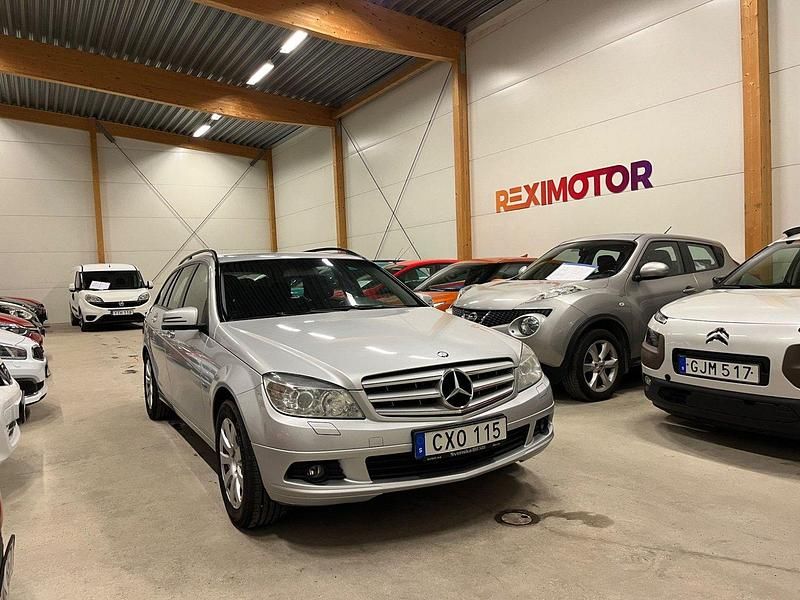 Silver Begagnad 2009 Mercedes C180 Classic Kombi | 64 900 kr (Marknadspris) - Bild 1/4