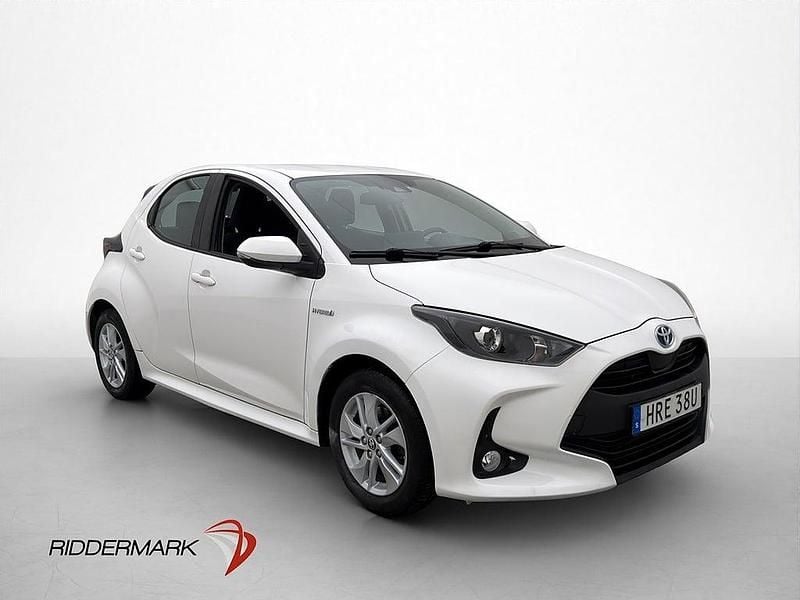 Begagnad Toyota Yaris Hybrid Active 116 HK (85 kW) 2021 Vit Halvkombi