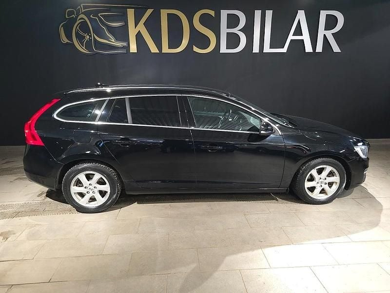 Begagnad Volvo V60 Momentum 136 HK (100 kW) 2014 Svart Kombi
