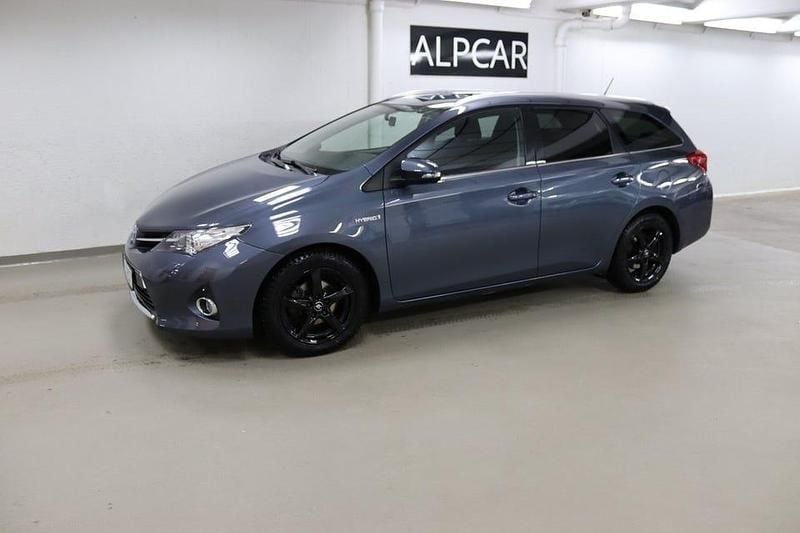 Blå Begagnad 2015 Toyota Auris Hybrid Edition Kombi | 134 900 kr (Marknadspris) - Bild 1/4