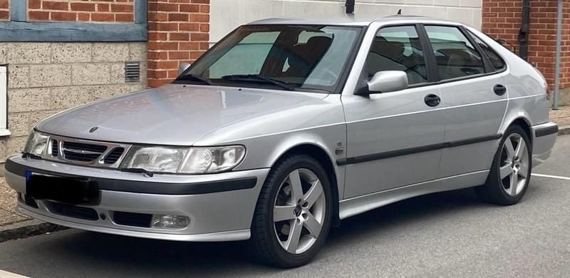 Grå Begagnad 2001 Saab 9-3 Halvkombi | 15 000 kr (Marknadspris) - Bild 1/3