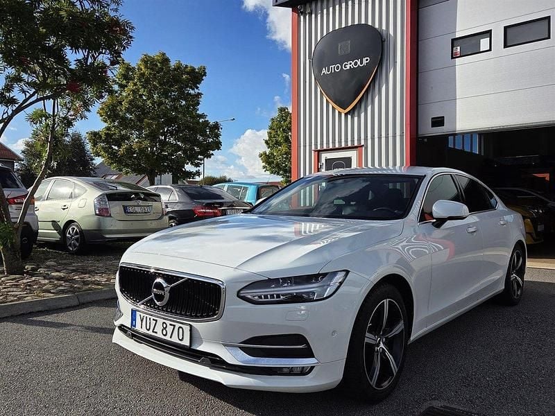 Vit Begagnad 2017 Volvo S90 Momentum Sedan | 219 900 kr (Marknadspris) - Bild 1/4