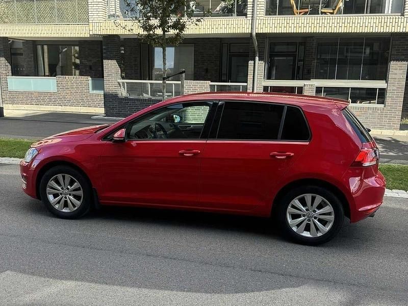 Begagnad VW Golf VII 110 HK (80 kW) 2016 Röd Halvkombi