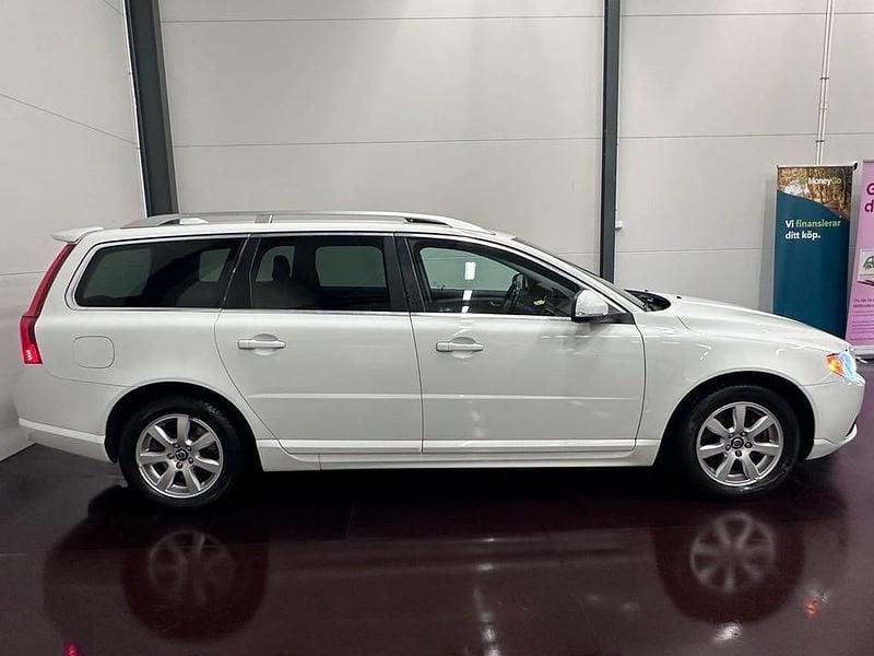 Begagnad Volvo V70 Summum 163 HK (119 kW) 2012 Vit Kombi