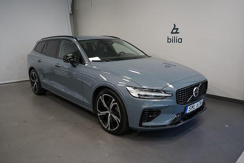Grå Begagnad 2022 Volvo V60 Plus Kombi | 479 900 kr (Dyr) - Bild 1/3