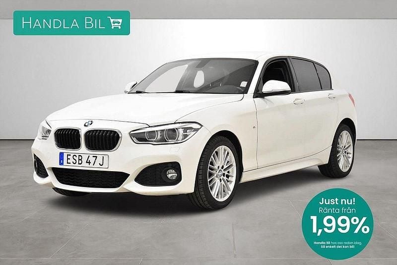 Vit Begagnad 2019 BMW 120 M Sport Halvkombi | 224 900 kr (Marknadspris) - Bild 1/3