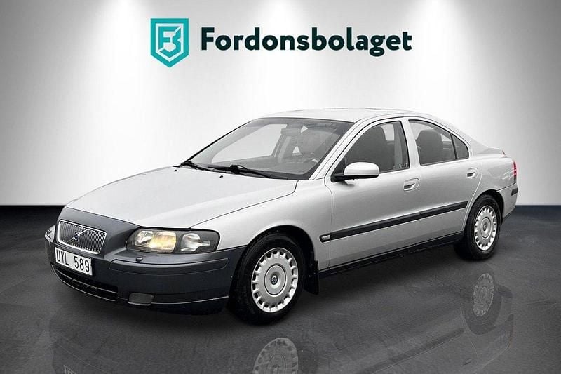 Ljusgrå (grå) Begagnad 2004 Volvo S60 Business Edition Sedan | 24 900 kr (Marknadspris) - Bild 1/4