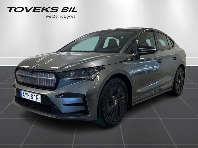 Grå Begagnad 2024 Skoda Enyaq iV RS SUV | 549 900 kr (Marknadspris) - Bild 1/4