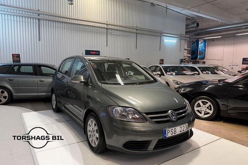 Grön Begagnad 2008 VW Golf Plus Cross Trendline Minibuss | 49 900 kr (Marknadspris) - Bild 1/3