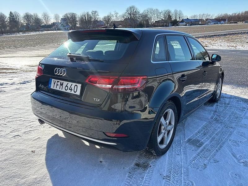 Begagnad Audi A3 Sportback Comfort 110 HK (80 kW) 2016 Svart Halvkombi