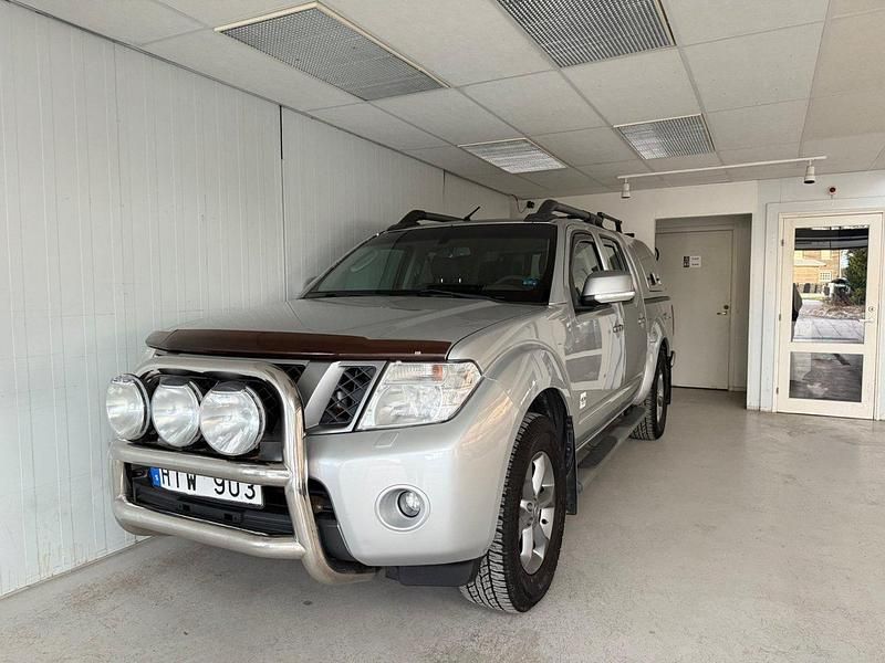 Silver (silver metallic) Begagnad 2012 Nissan Navara Pickup | 99 900 kr (Marknadspris) - Bild 1/4