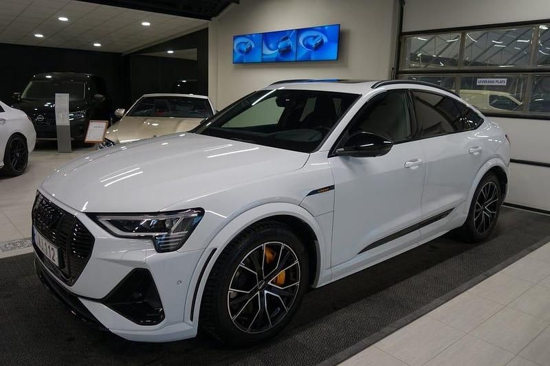 Vit Begagnad 2021 Audi e-tron SUV | 479 000 kr (Marknadspris) - Bild 1/4