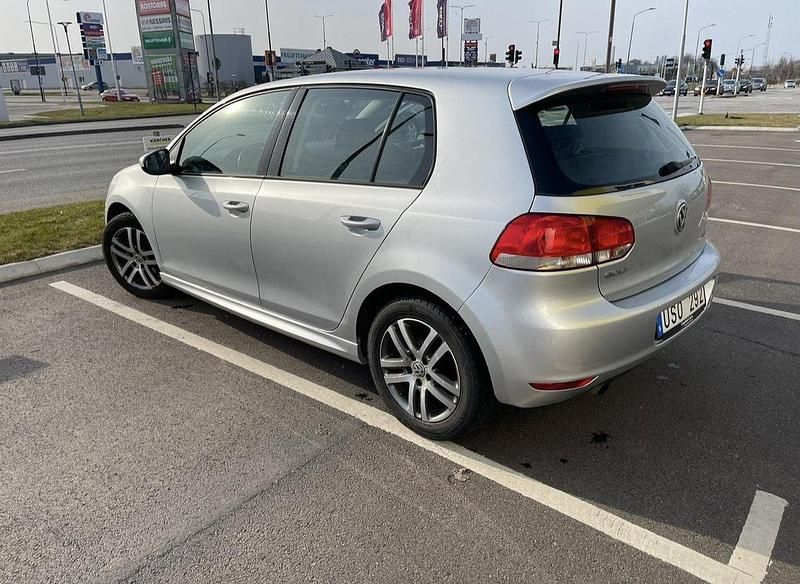 Silver Begagnad 2013 VW Golf VI Halvkombi | 58 000 kr (Marknadspris) - Bild 1/4
