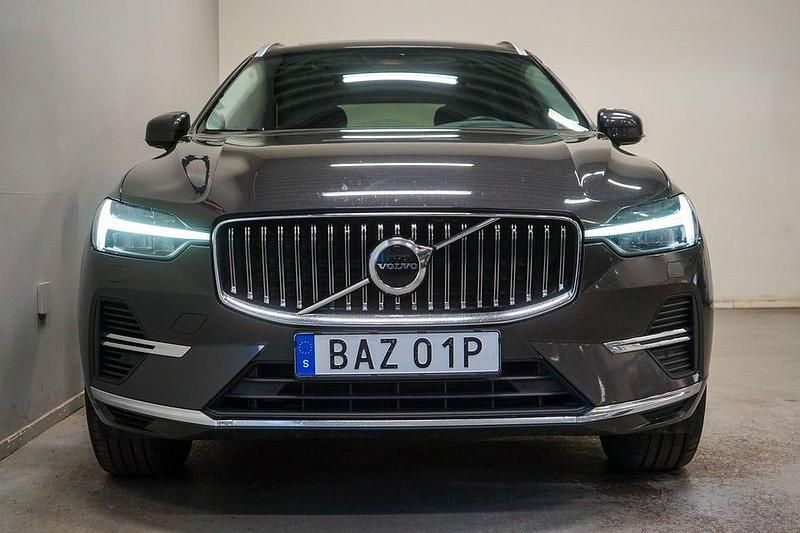 Begagnad Volvo XC60 Core 350 HK (257 kW) 2024 Grå SUV