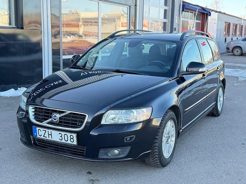 Begagnad Volvo V50 Momentum 125 HK (91 kW) 2009 Svart Kombi