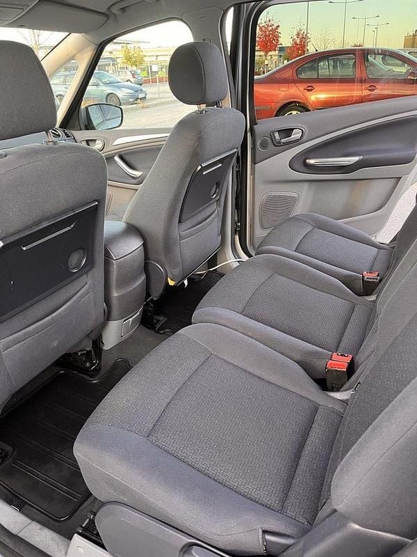 Grå Begagnad 2010 Ford S-MAX S Minibuss | 80 000 kr (Lite dyr) - Bild 1/4