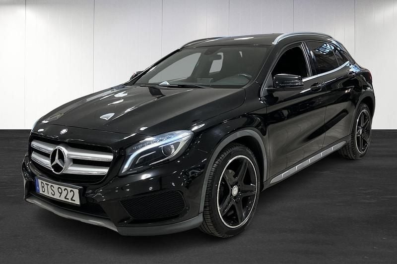 Svart Begagnad 2014 Mercedes GLA200 AMG SUV | 184 900 kr (Marknadspris) - Bild 1/4