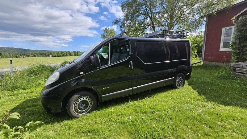 Svart Begagnad 2012 Nissan Primastar Minibuss | 60 000 kr (Marknadspris) - Bild 1/4
