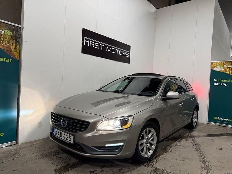Ljusbrun Begagnad 2014 Volvo V60 Momentum Kombi | 99 900 kr (Bra pris) - Bild 1/4