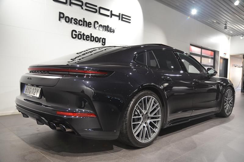 Begagnad Porsche Panamera Turbo E-Hybrid 2024 Svart Sedan