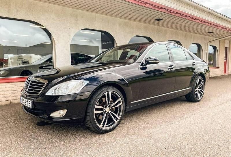 Svart Begagnad 2008 Mercedes S350 Sedan | 135 000 kr - Bild 1/4