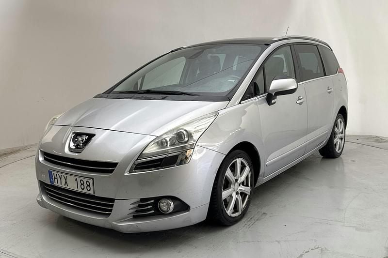 Ljusgrå Begagnad 2012 Peugeot 5008 Allure Minibuss | 58 000 kr (Superpris) - Bild 1/4
