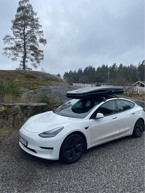 Vit Begagnad 2021 Tesla Model 3 Long Range AWD Sedan | 300 000 kr (Marknadspris) - Bild 1/4