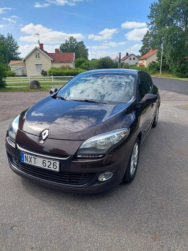 Brun Begagnad 2014 Renault Mégane III Halvkombi | 58 000 kr (Marknadspris) - Bild 1/4