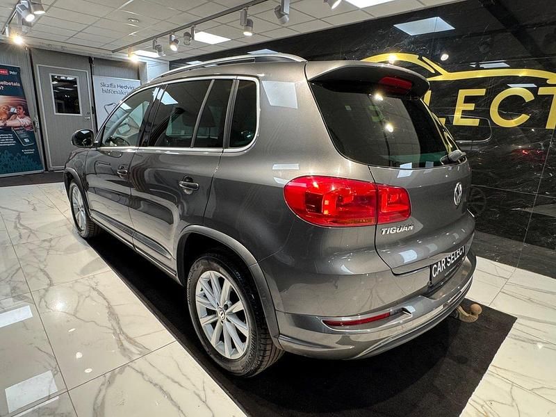 Begagnad VW Tiguan Sport 162 HK (119 kW) 2014 Mörkgrå (grå) SUV