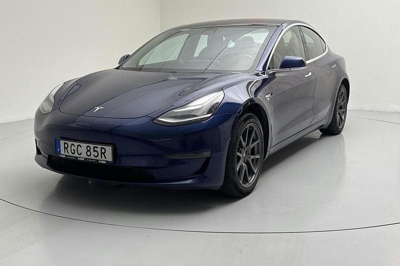 Blå Begagnad 2019 Tesla Model 3 Sedan | 180 000 kr (Marknadspris) - Bild 1/4