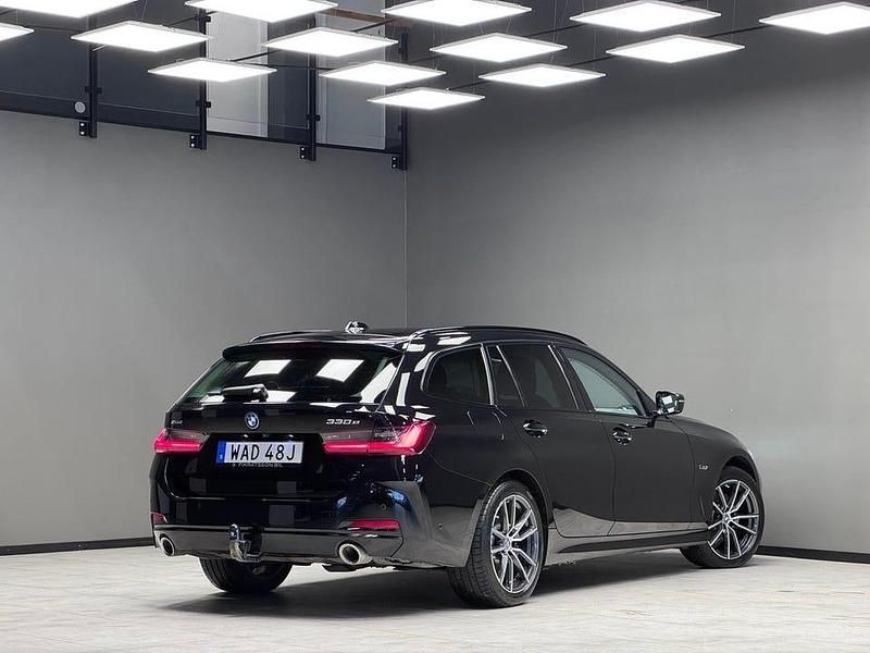 Begagnad BMW 330 292 HK (214 kW) 2023 Svart Kombi