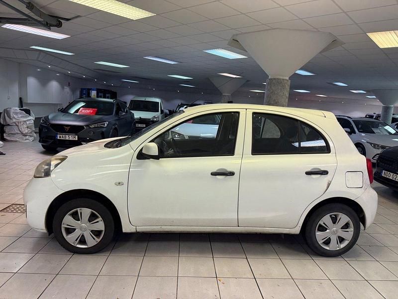 Vit Begagnad 2013 Nissan Micra Halvkombi | 45 900 kr (Marknadspris) - Bild 1/4