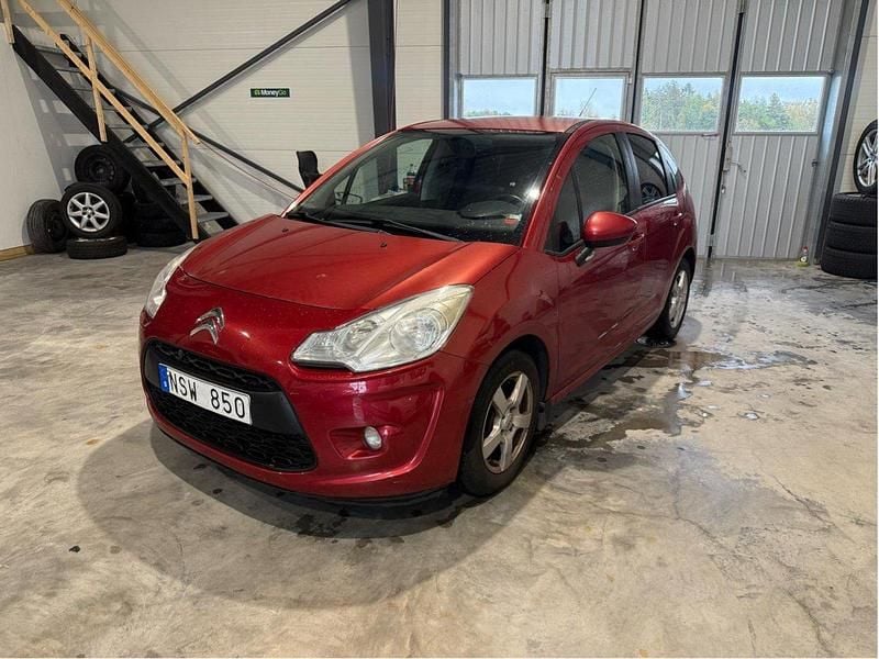 Röd Begagnad 2010 Citroën C3 Halvkombi | 17 000 kr (Marknadspris) - Bild 1/4