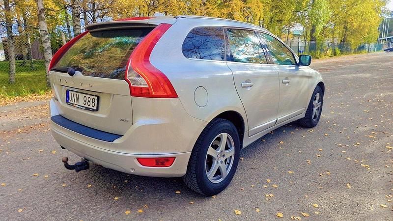 Grå Begagnad 2009 Volvo XC60 Summum SUV | 78 000 kr (Marknadspris) - Bild 1/4
