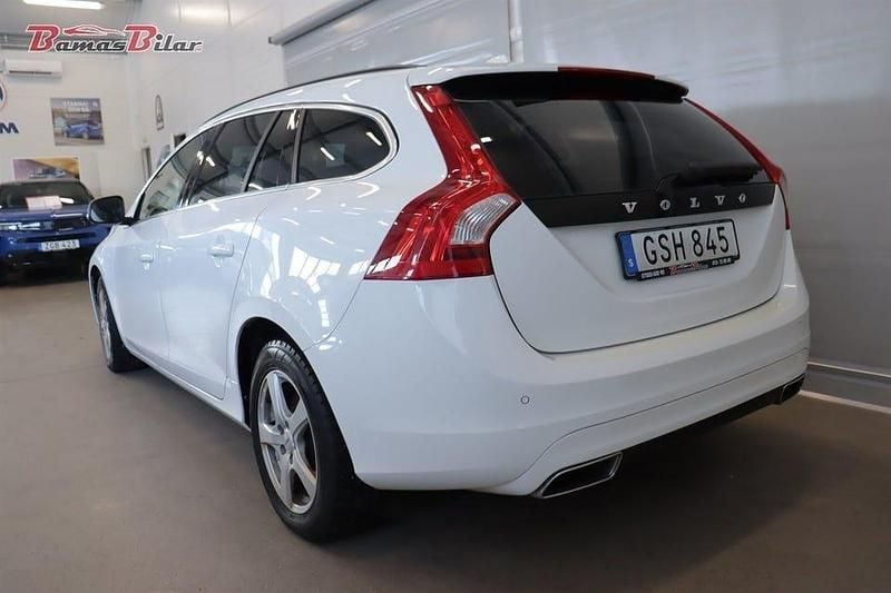 Begagnad Volvo V60 Momentum 150 HK (110 kW) 2016 Vit Kombi