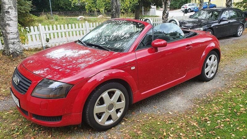 Röd Begagnad 2000 Audi TT Roadster Cab | 75 000 kr (Superpris) - Bild 1/4
